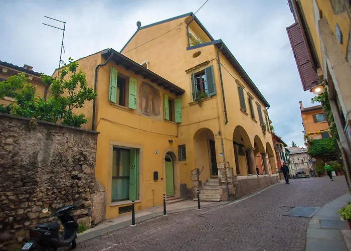 Palazzo Ponte Pietra * Verona