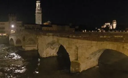 아파트 Palazzo Ponte Pietra *